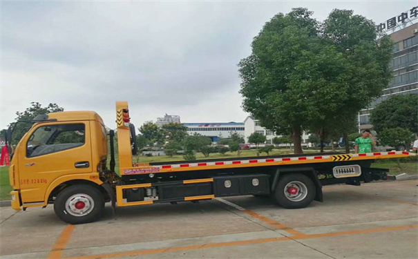 菏泽定远24小时拖车救援电话号码，定远道路救援公司怎么收费的